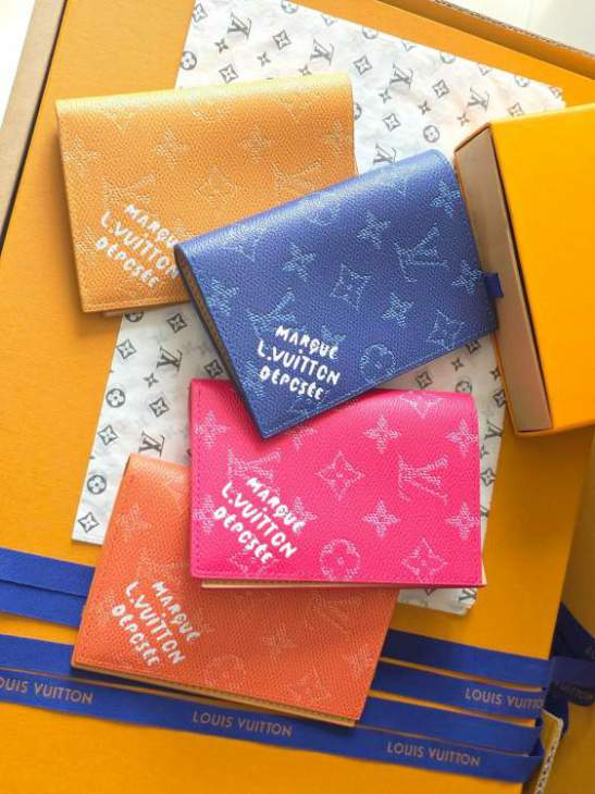 Picture of Louis Vuitton Wallets _SKUfw217830815fw